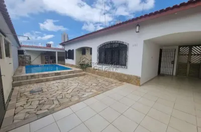 Casa com 02 dormitórios, com piscina á 200 metros da praia no jardim imperador!!!