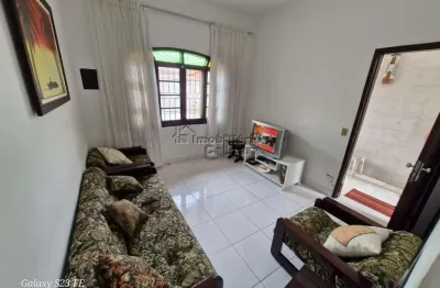 Casa com 02 dormitórios, á 600 metros da praia no jardim imperador!!!