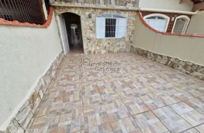 Casa com 03 dromitórios, á 100 metros da praia no jardim real!!!