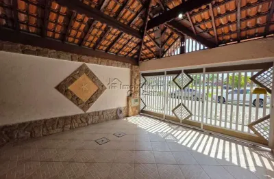 Casa com 03 dormitórios no caiçara, á 600 metros da praia!!!