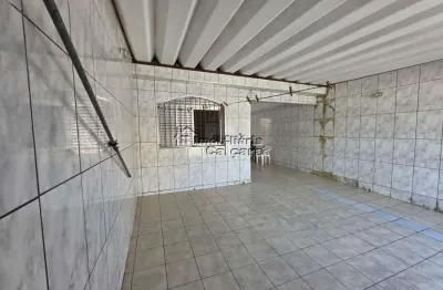 Casa á venda no maracanã, á 400 metros da praia, vem conhecer!