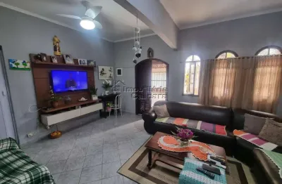Casa no jardim real, com 02 dormitórios á 150 metros da praia!!