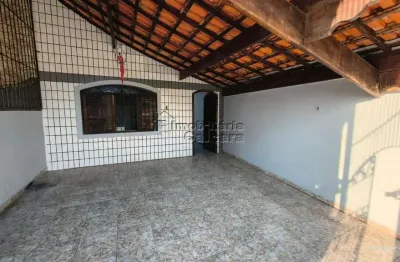 Casa no bairro caiçara, á 150 metros da praia, com 02 dormitórios!