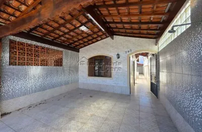 Casa 2 dormitórios no bairro jardim imperador! 500m da praia