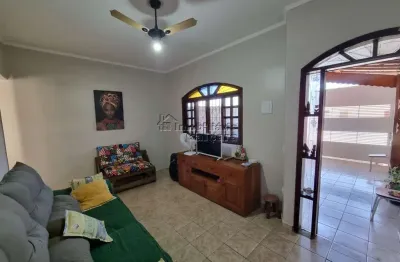 Linda casa de 2 dormitórios no bairro caiçara - praia grande/sp
