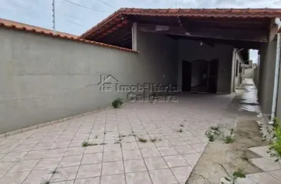 Casa com 03 dormitórios, no jardim real á 200 metros da praia!!!