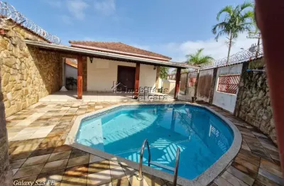 Casa 03 dormitórios, isolada com piscina no jardim imperador!