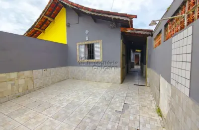 Oportunidade no jardim real, casa com 02 dormitórios, á 300 metros da praia