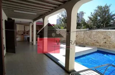 Um Mega Sobrado à venda, com 4 dormitórios, sendo 1 suíte, Piscina próximo do Parque da Aclimação,