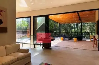 Casa em Condominio, É ideal para famílias grandes ou que recebam visitas/hóspedes, para venda e loc