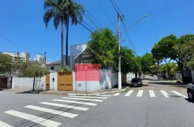 Casa / Sobrado com Potencial para Reforma, com 3 dormitórios, Piscina, Quintal, 4 Vagas, 477 m2 - R