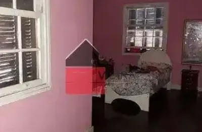 Sobrado à venda, possuem 5 dormitorios, sala dois ambientes, cozinha, quintal, 2 vagas de garagem.