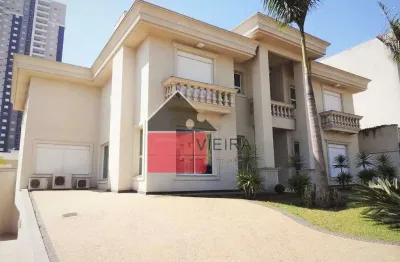 Casa em um condomínio clube, localizado em uma área nobre em frente ao São Francisco Golf Club, à v