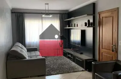 Casa próximo do metrô Vila Sônia e do estádio do Morumbi. Fácil  acesso à avenida Professor Francis