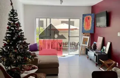 Apartamento todo reformado com ótimos armários planejados,  2 dormitórios, 2 banheiros, 1 vaga,  à