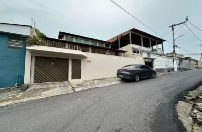 Casa dois pavimentos, próximo ao csu, com 271m² construído, 5 quartos, localização ótima - manaus