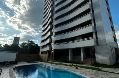 Apartamento com 165m², 4 suítes, 7º andar, 3 vagas, reformado, financiável.