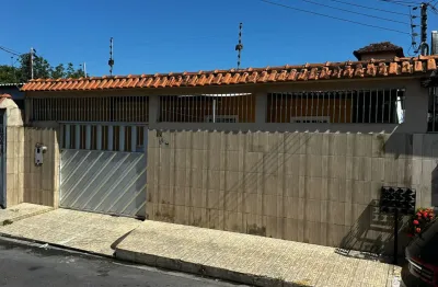 Casa térrea, dois quartos, próximo a max teixeira, nova era,