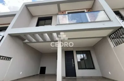 Sobrado com 3 quartos, sendo 1 suíte, no jardim carvalho