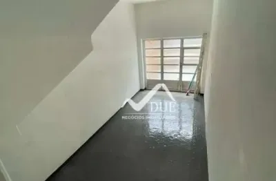 Sobrado isolado em excelente localização. 168m² de área útil.