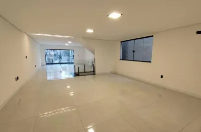 Sobreposta duplex com piscina e vista mar. 280 m² no embaré