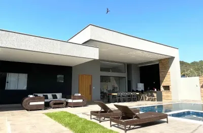 Vendo belíssima casa linear contemporânea em vargem grande rj