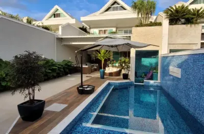 Casa em condomínio fechado com 6 quartos à venda na Barra da Tijuca, Rio de Janeiro 