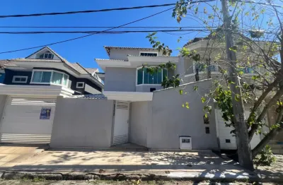 Vargem pequena casa 3 suítes em condomínio, churrasqueira,
