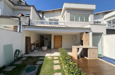 Vargem pequena casa 3 suítes com piscina, churrasqueira, em condomínio
