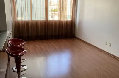 Impecável apartamento andar alto, vista, orientação solar leste/sul . living 2 ambientes confortável e aconchegante