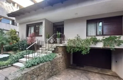 Linda casa com 3 quartos com suíte, localizado no bairro auxiliadora.