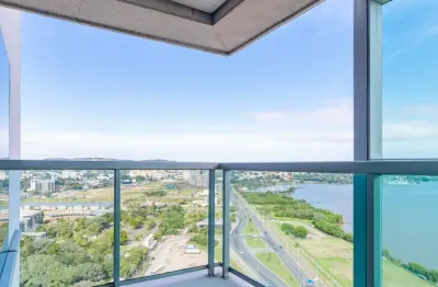 Loft com sacada e vista para o guaíba! andar alto, projeto de arquiteta, marcenaria sob medida e iluminação planejada. condomínio completo com piscina aquecida, academia, sauna, salão de festas e serv