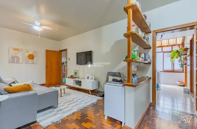 Casa, descubra essa incrível casa localizada na rua doutor lauro de oliveira, no charmoso bairro rio branco, porto alegre. com excelente estado de conservação, o imóvel possui 400 m² de área total, id