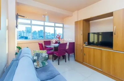 Apartamento com 2 quartos e sacado , prédio com elevador  no bairro floresta.