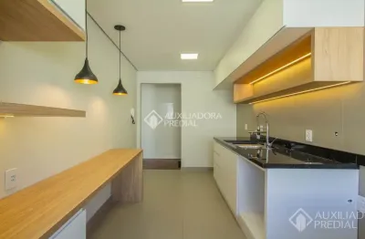 Apartamento reformado por arquiteta com 3 dormitórios e suíte em localização privilegiada!