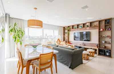 Apartamento conta com 3 dormitórios, sendo uma suíte com 3 vagas  na vila ipiranga .