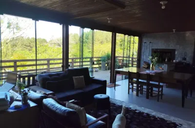 Sitio situado em viamão, localizado no bairro são lucas uma área com 3 hectares onde vc encontra tranquilidade e lazer, um galpão campeiro