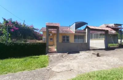 Casa em ótima localização, valor imperdível , três amplos dormitórios , living dois ambientes toda com piso frio, amplo banheiro social ventilação direta, cozinha ampla, área de serviço, garagem para