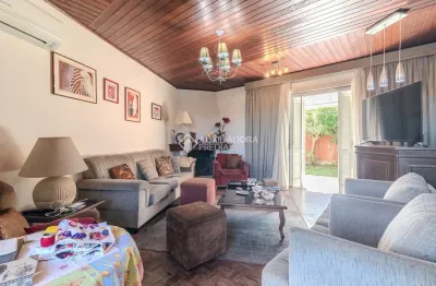 Casa de esquina , residencial ou comercial,com 4 quartos, piscina , garagem, vista, terraço, churrasqueira