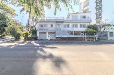 Casa de esquina , residencial ou comercial,com 4 quartos, piscina , garagem, vista, terraço, churrasqueira