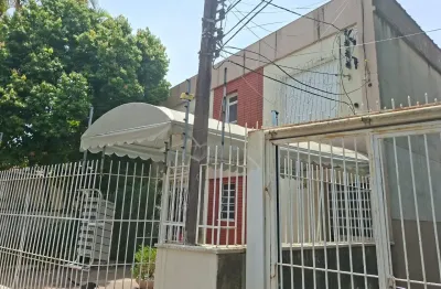 Apartamento 2 quartos  fundos, reformado, sol manhã, próximo a Benjamin e Cristóvão colombo.