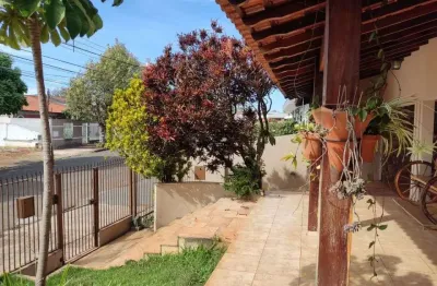 Casa com 4 quartos à venda na Rua Emílio de Menezes, 277, Jardim Shangri la, Londrina