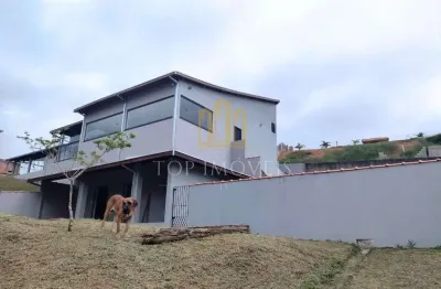 Belissima chacara com vista privilegiada para a natureza, ideal para quem busca tranquilidade e contato com o verde 4 dormitorios, sendo 1 suite piscina e lazer.