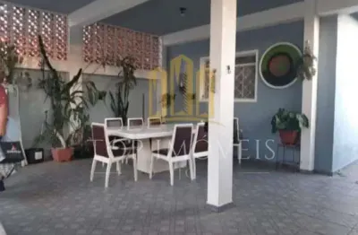 UMA CASA PARA VIVER MOMENTOS INESQUECIVEIS   Imagine acordar todos os dias com uma vista maravilhosa, daquelas que encantam e trazem paz... Essa casa transforma esse sonho em realidade.