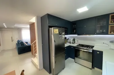 Lindo Sobrado em Condomínio, com Vagas De Garagem Paralelas