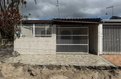 Casa com 2 quartos para alugar na Avenida Paranaguá, 6943, Solymar, Matinhos