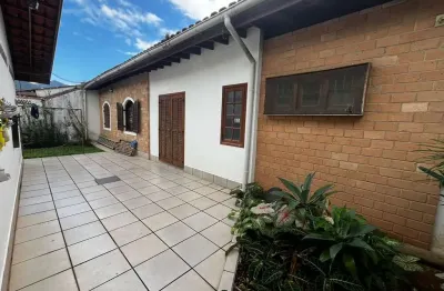 Casa com 3 quartos à venda na Rua Taubate, 125, Estufa I, Ubatuba