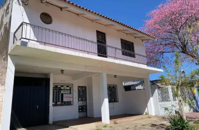 Casa para venda : sobrado com 3 quartos, com uma casa nos fundos.