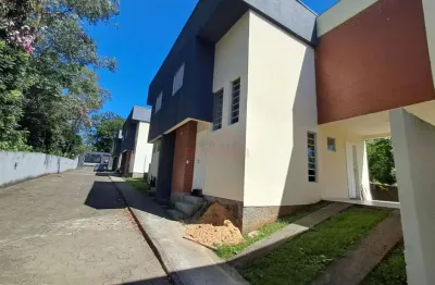 Casa sobrado geminado em boa localização bairro laranjinha