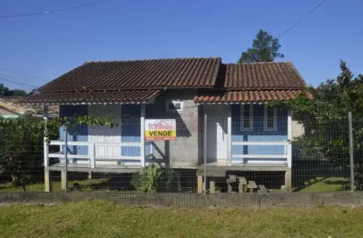 2 casas de madeira no mesmo lote com 8 anos de construção no b. são marcos.